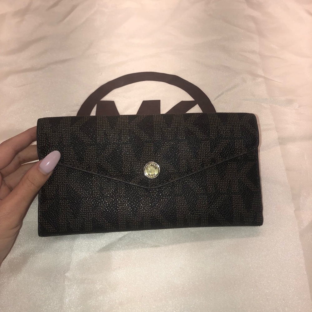Michael Kors logo Wallet